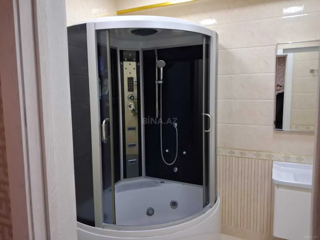 Satılır 3 otaqlı mənzil 132 m²