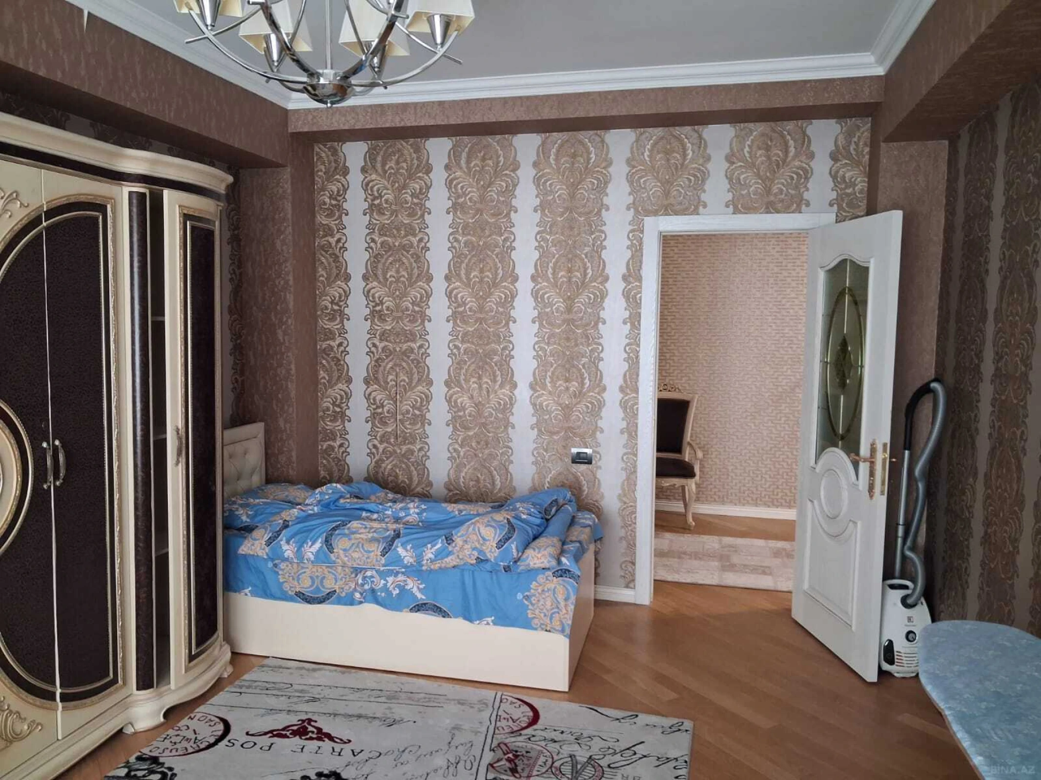 Satılır 3 otaqlı mənzil 132 m²