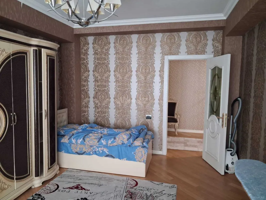 Satılır 3 otaqlı mənzil 132 m²
