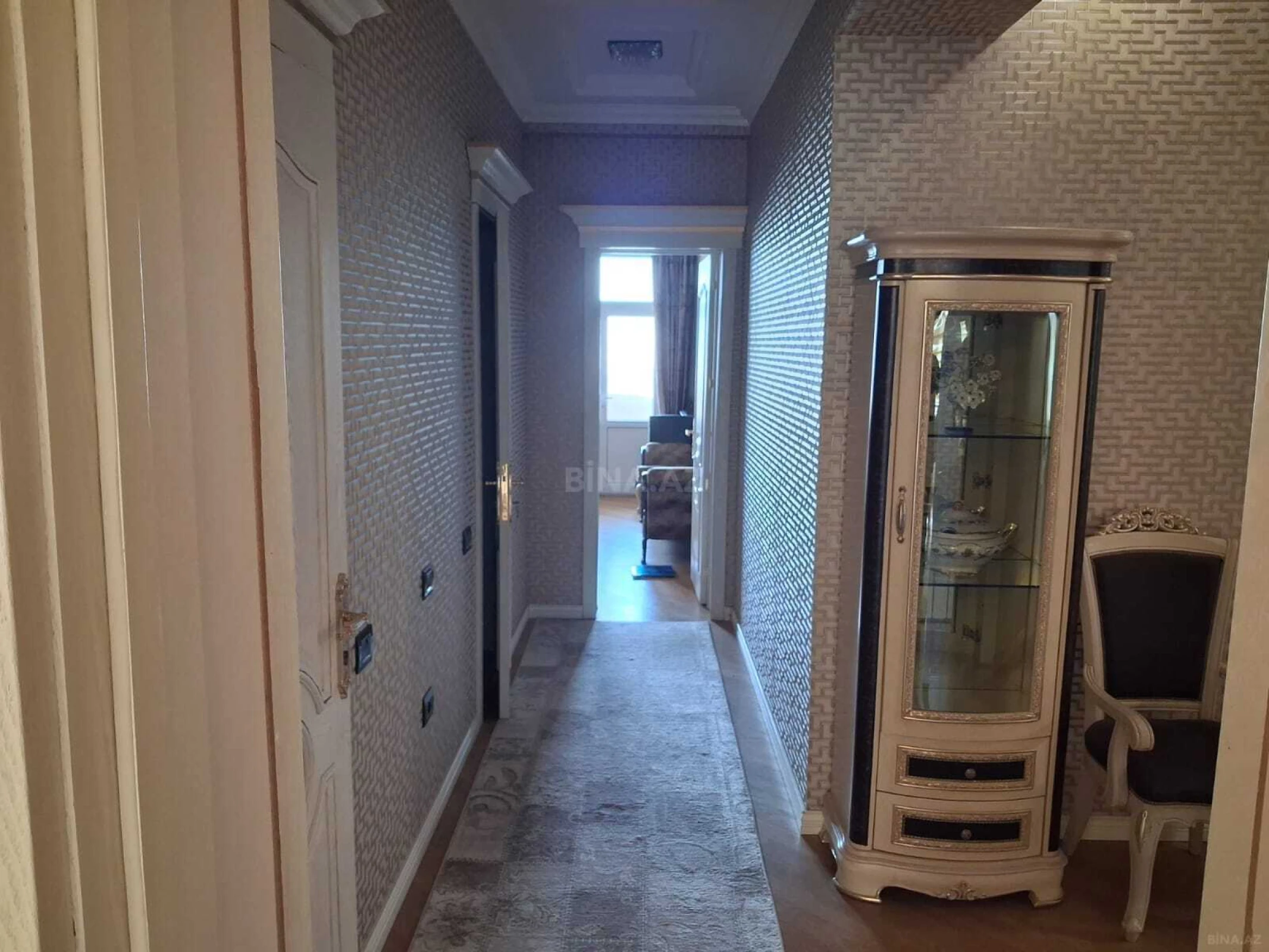 Satılır 3 otaqlı mənzil 132 m²