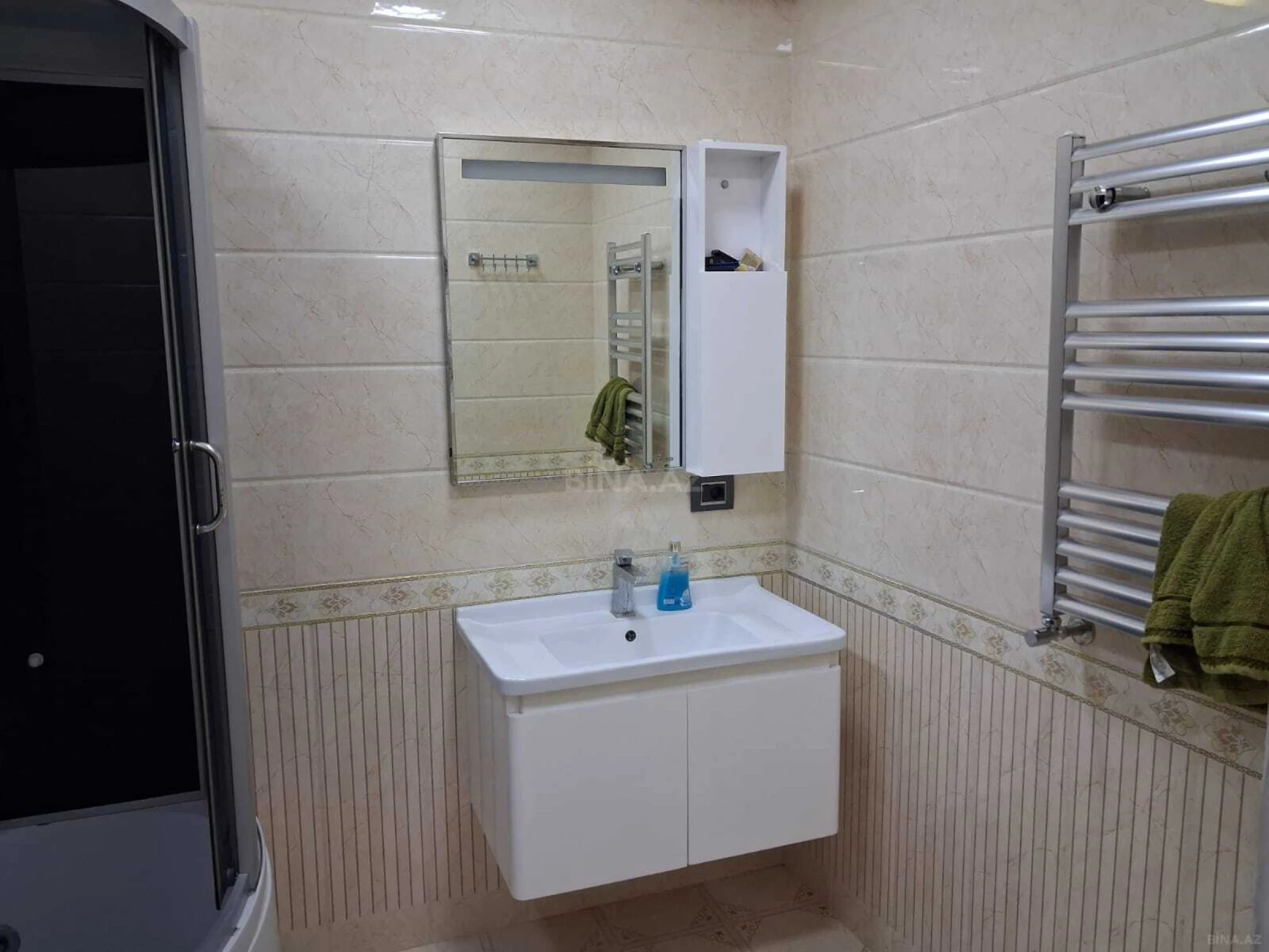 Satılır 3 otaqlı mənzil 132 m²