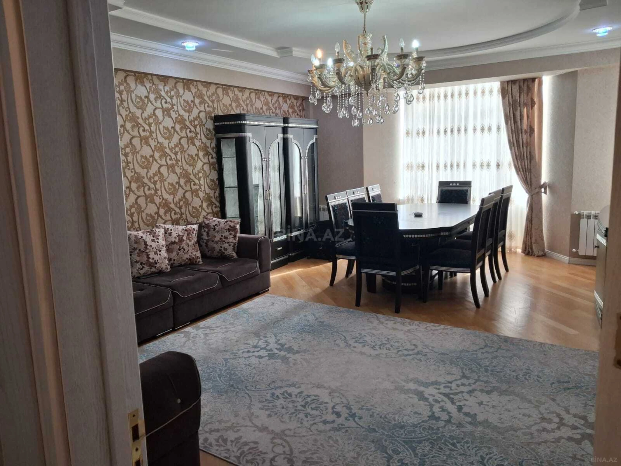 Satılır 3 otaqlı mənzil 132 m²