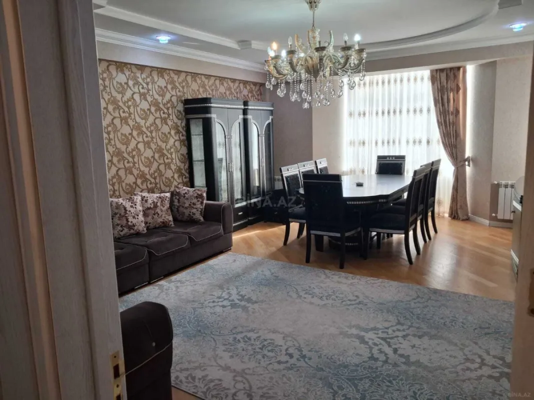Satılır 3 otaqlı mənzil 132 m²