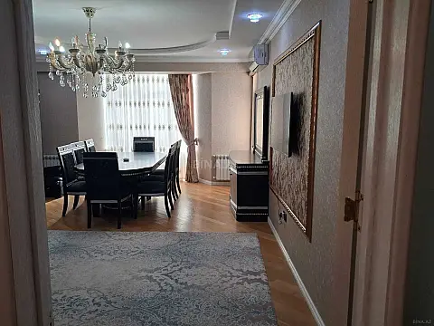 Satılır 3 otaqlı mənzil 132 m²