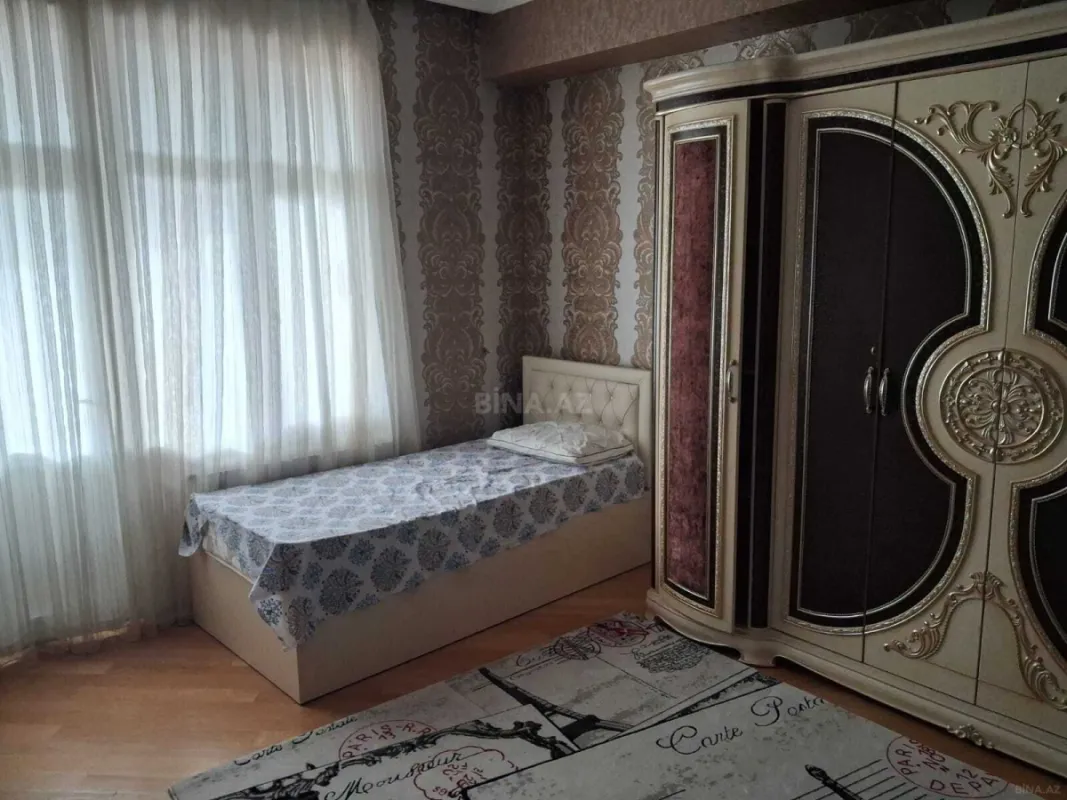 Satılır 3 otaqlı mənzil 132 m²