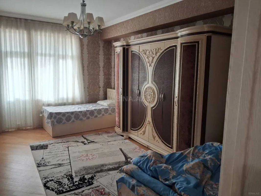 Satılır 3 otaqlı mənzil 132 m²