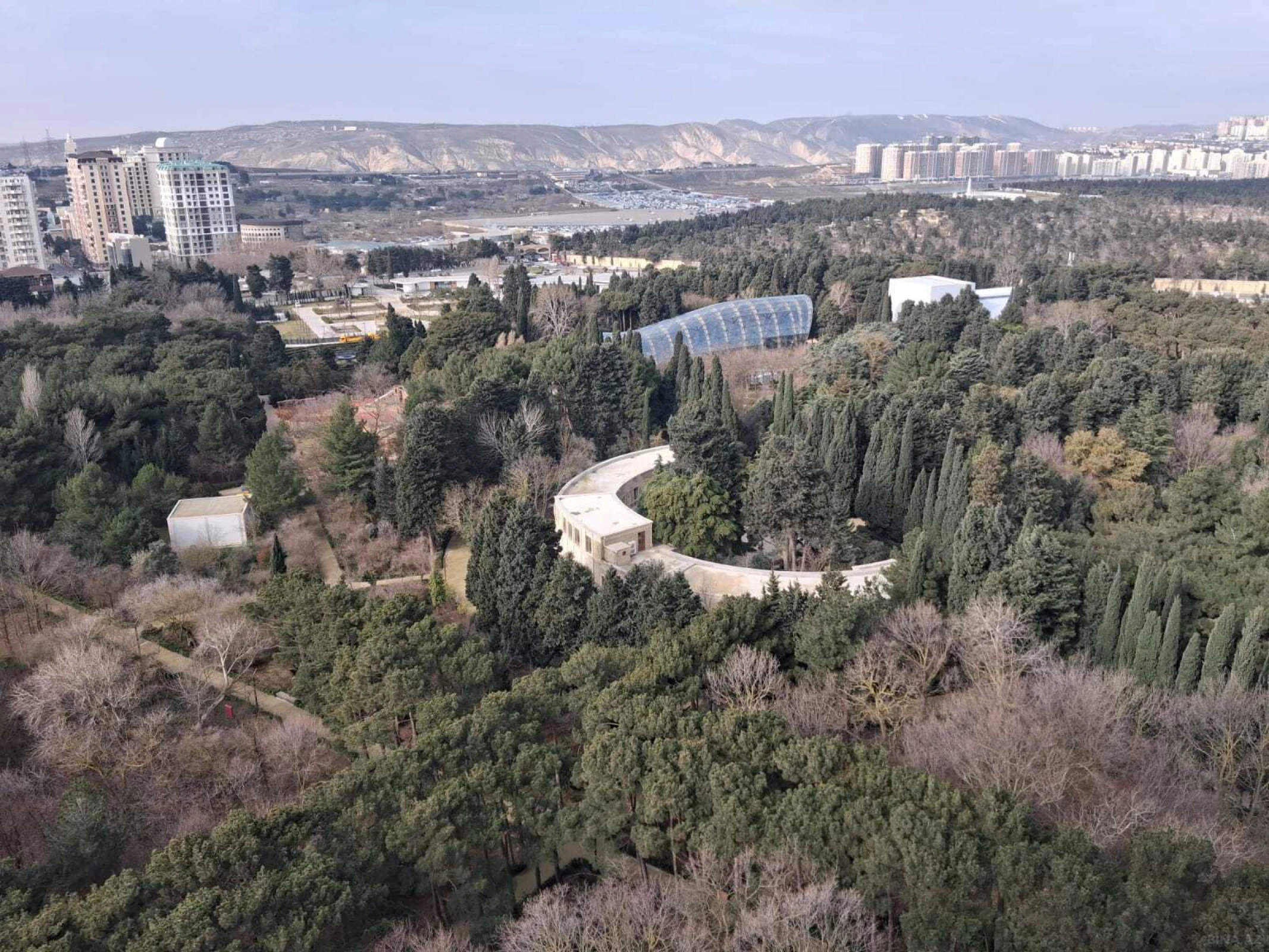 Satılır 3 otaqlı mənzil 132 m²