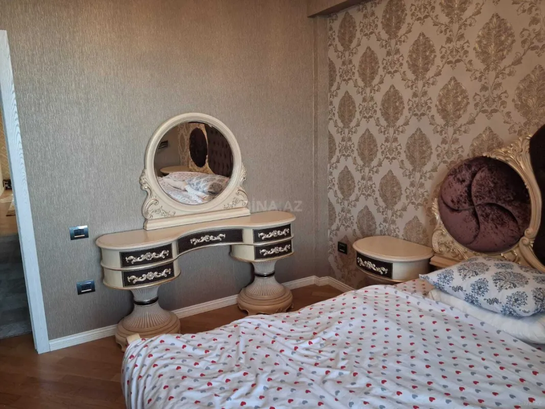 Satılır 3 otaqlı mənzil 132 m²