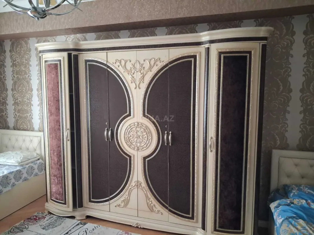 Satılır 3 otaqlı mənzil 132 m²