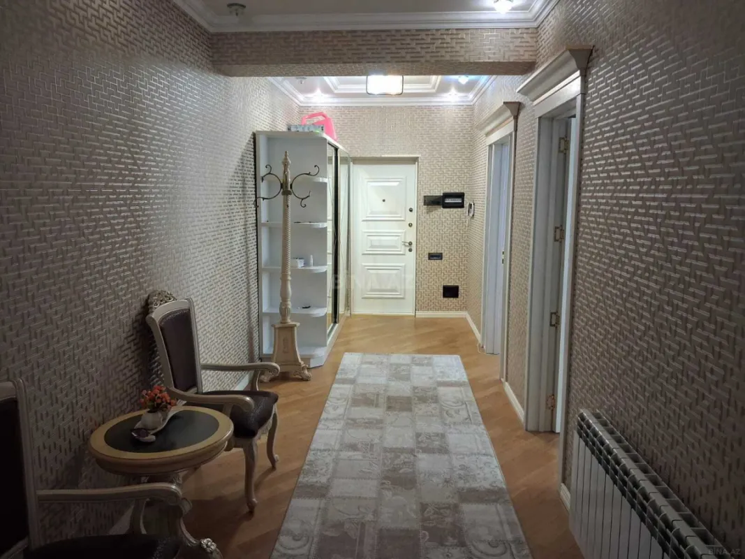 Satılır 3 otaqlı mənzil 132 m²