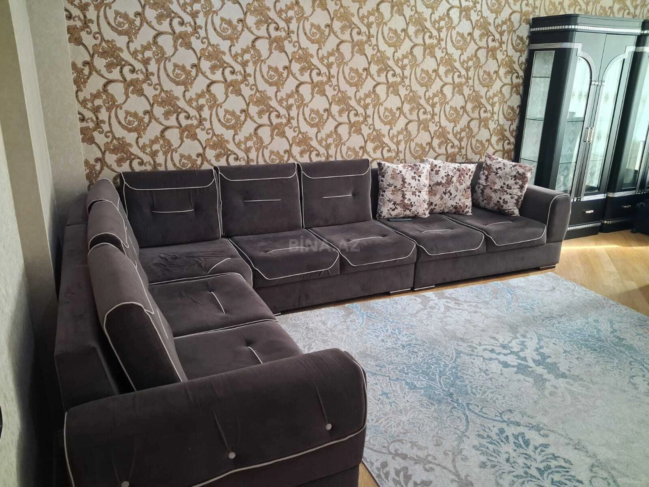 Satılır 3 otaqlı mənzil 132 m²