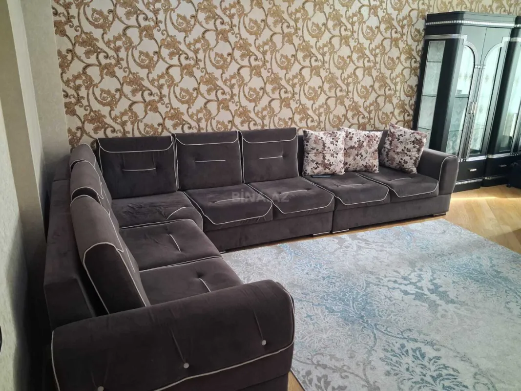 Satılır 3 otaqlı mənzil 132 m²