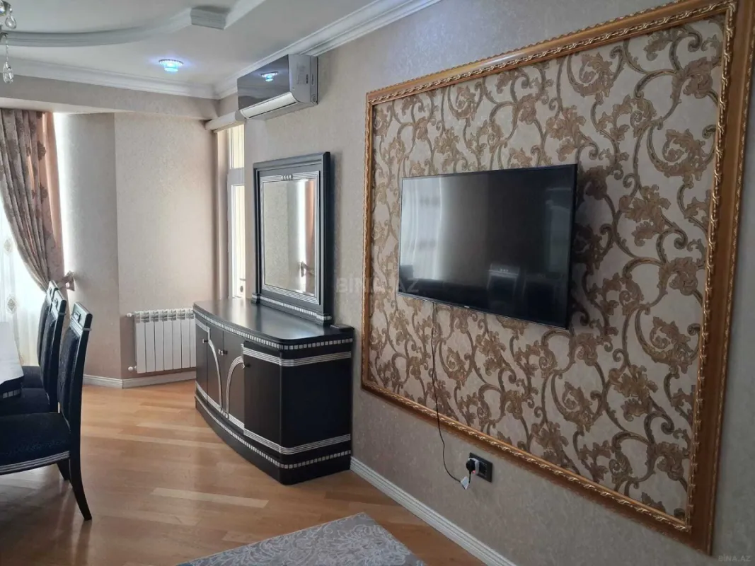 Satılır 3 otaqlı mənzil 132 m²