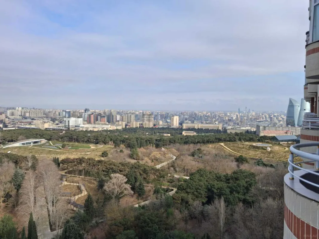 Satılır 3 otaqlı mənzil 132 m²