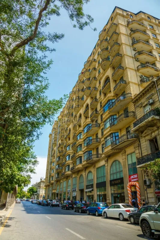 Kirayə verilir 4 otaqlı mənzil 220 m²