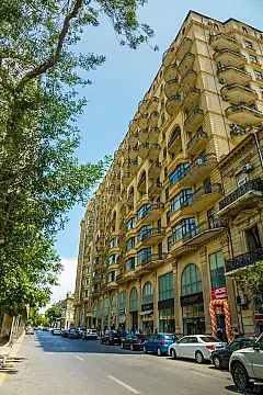 Kirayə verilir 4 otaqlı mənzil 220 m² — Bakı, Sahil qəs. 4 otaq 220.00 m²