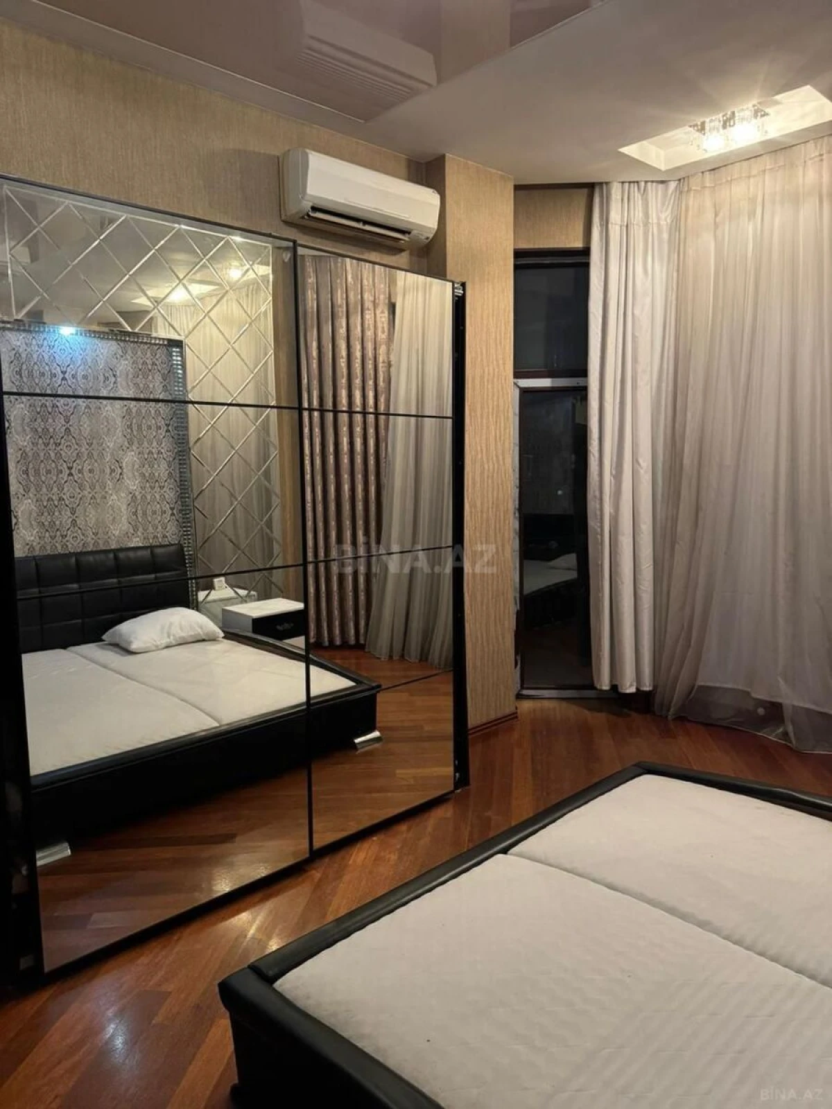 Kirayə verilir 4 otaqlı mənzil 220 m²