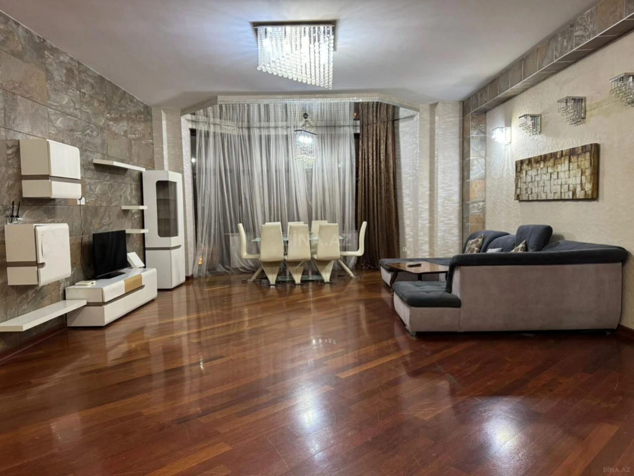 Kirayə verilir 4 otaqlı mənzil 220 m²