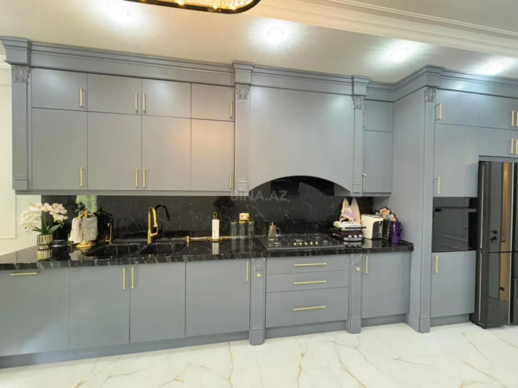 Satılır 3 otaqlı mənzil 181 m²