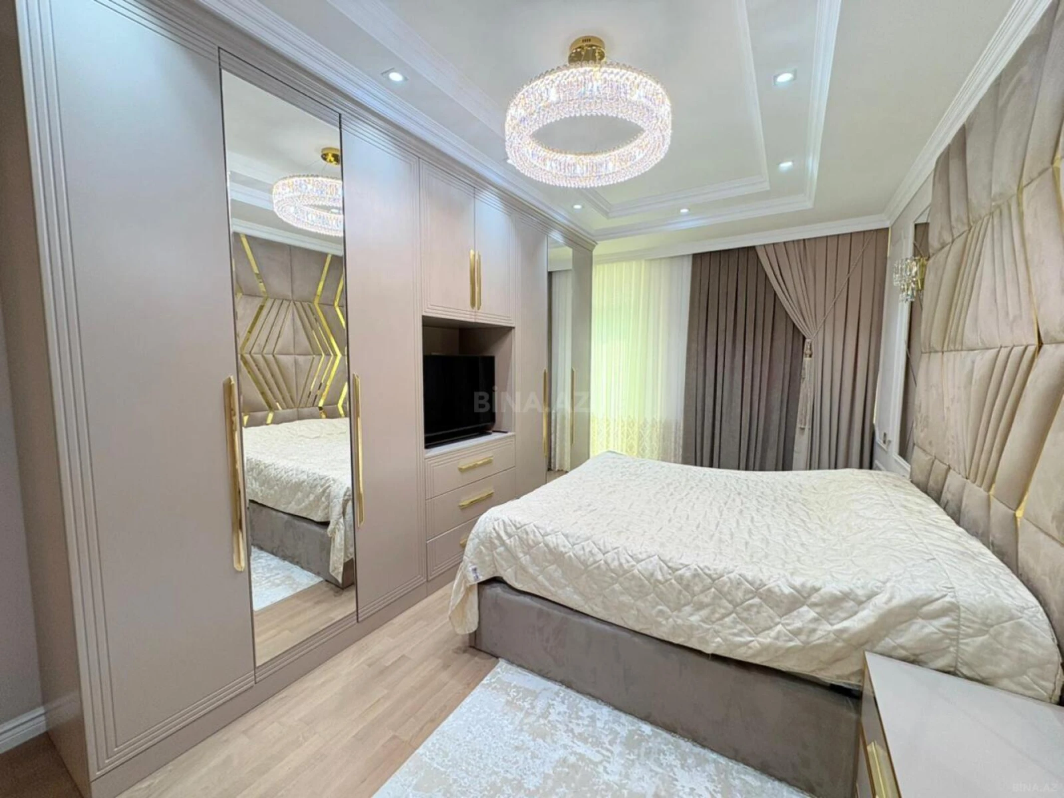 Satılır 3 otaqlı mənzil 181 m²