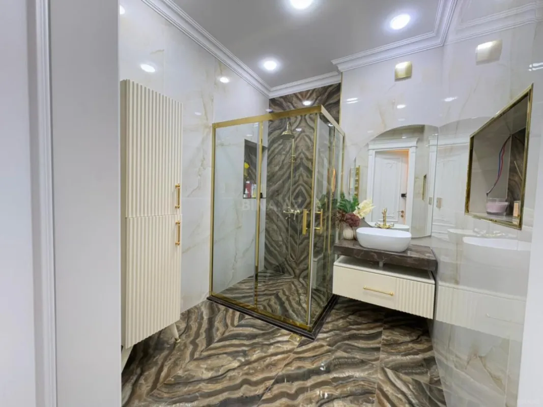 Satılır 3 otaqlı mənzil 181 m²