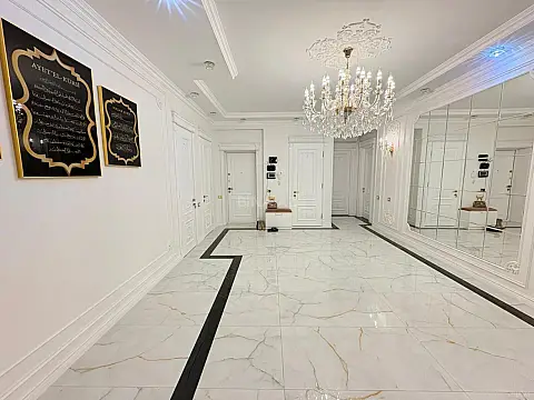 Satılır 3 otaqlı mənzil 181 m²