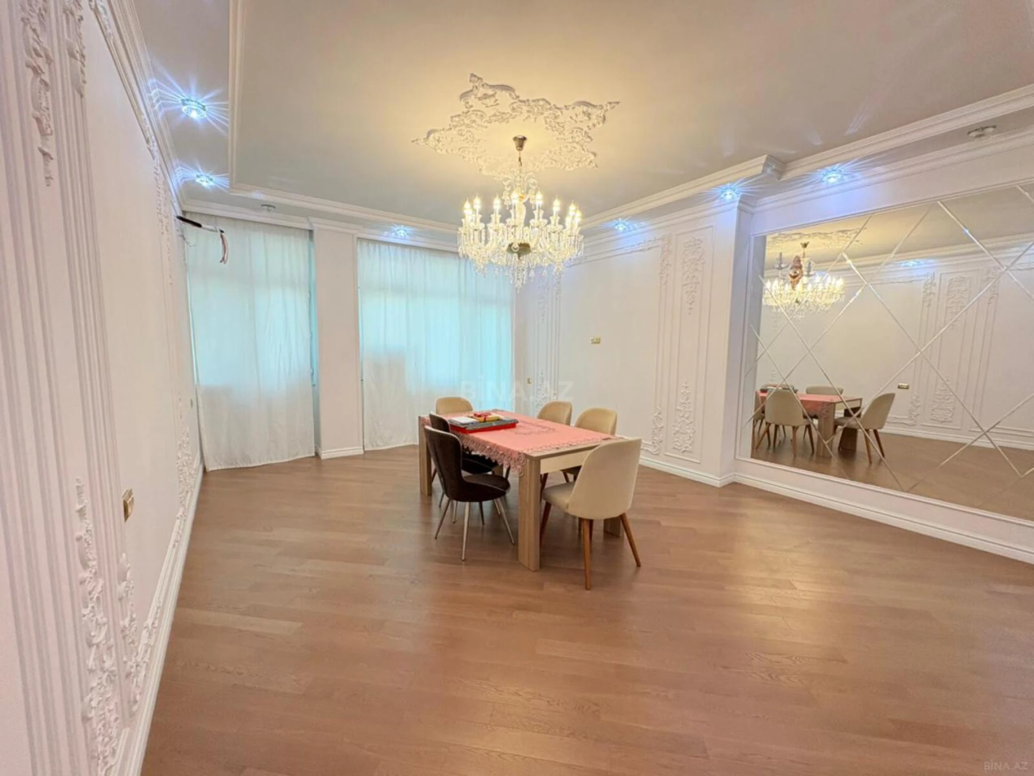Satılır 3 otaqlı mənzil 181 m²