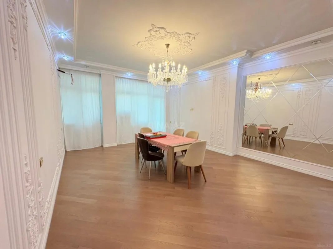 Satılır 3 otaqlı mənzil 181 m²