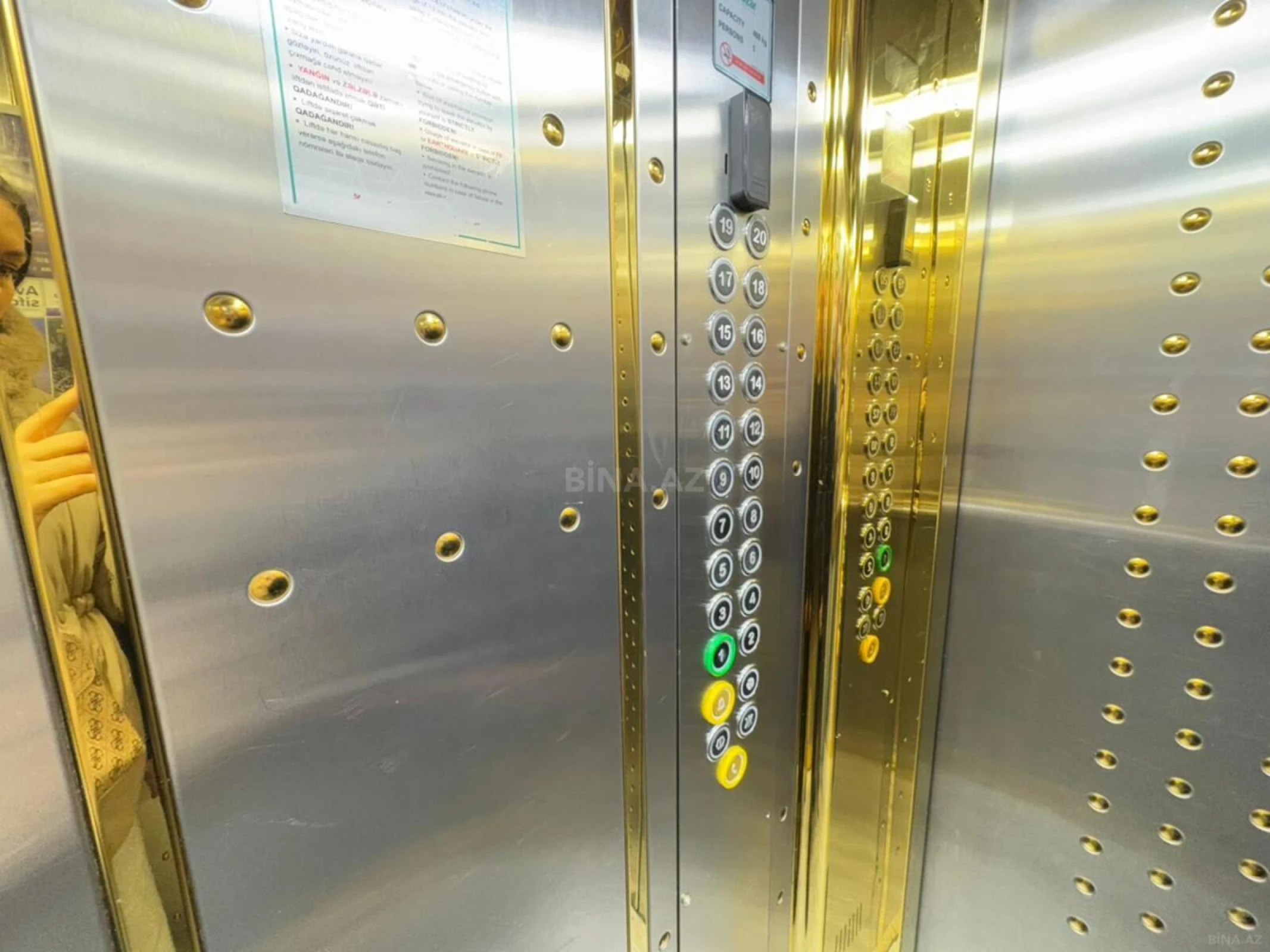 Satılır 3 otaqlı mənzil 181 m²