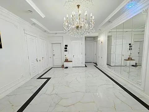 Satılır 3 otaqlı mənzil 181 m²