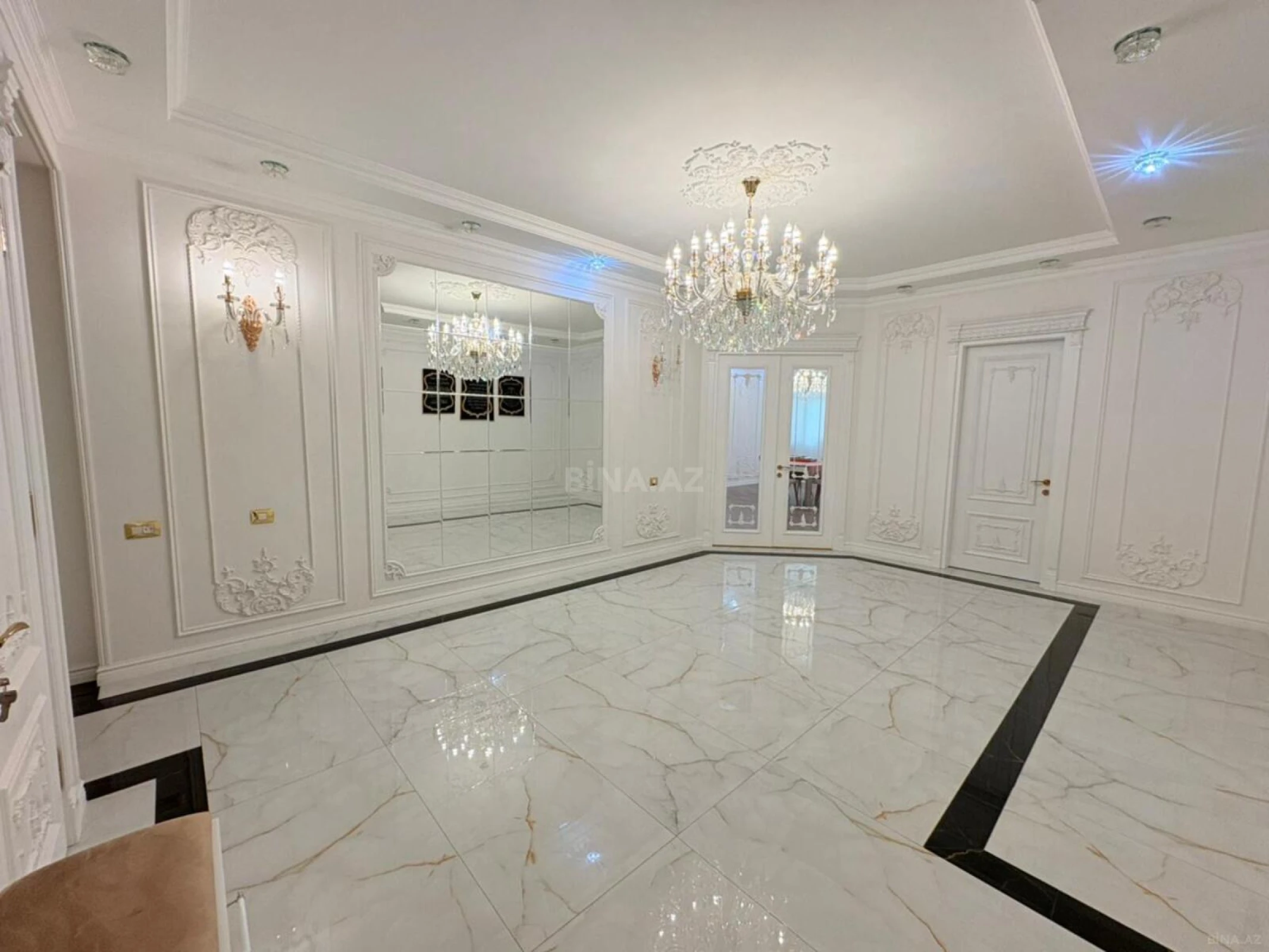 Satılır 3 otaqlı mənzil 181 m²