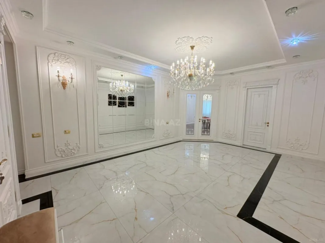 Satılır 3 otaqlı mənzil 181 m²