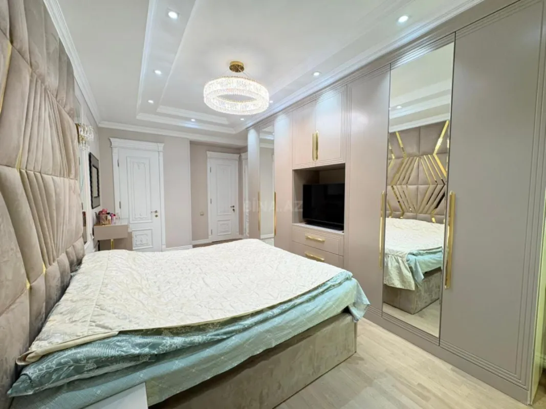 Satılır 3 otaqlı mənzil 181 m²