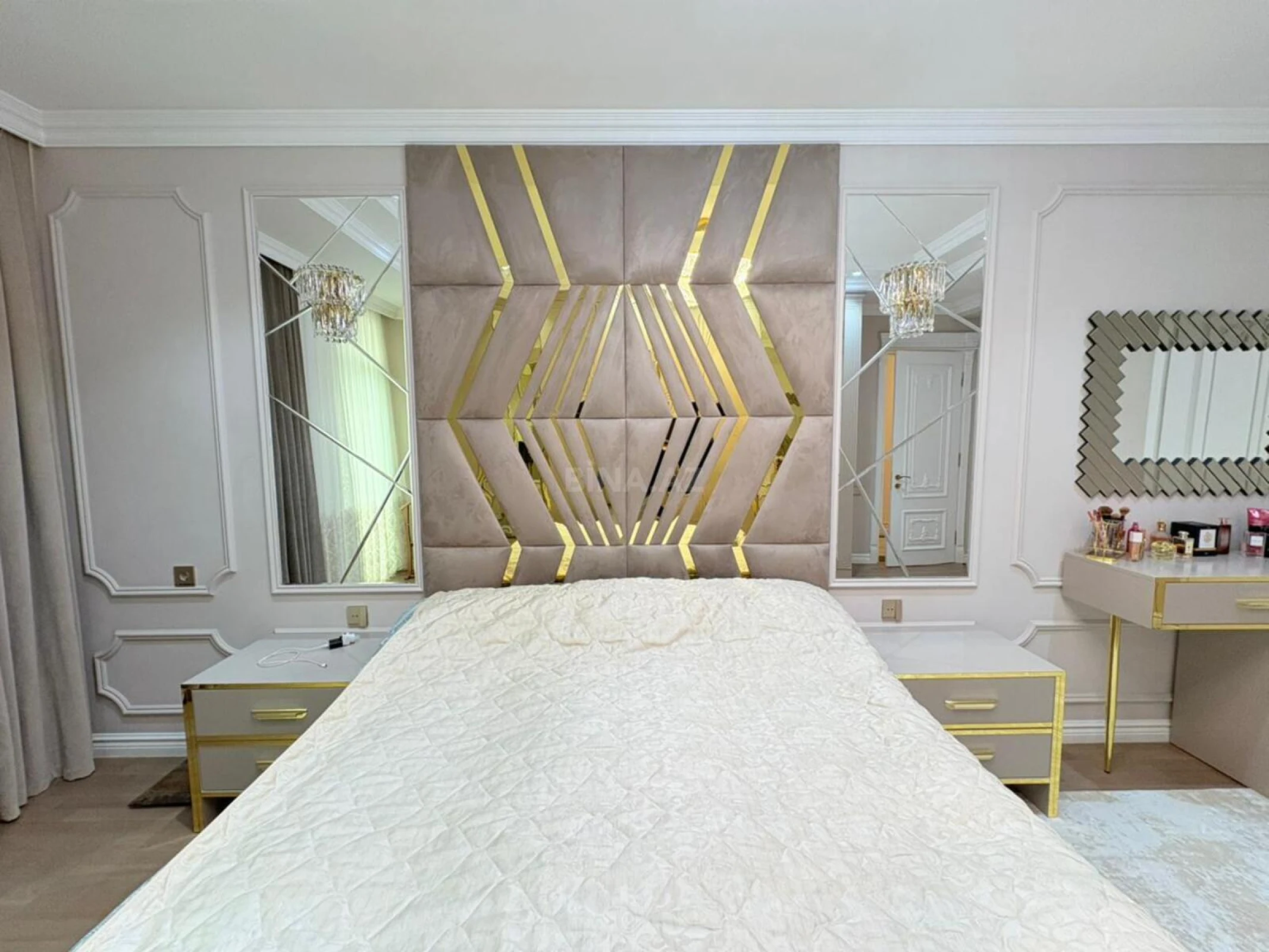 Satılır 3 otaqlı mənzil 181 m²