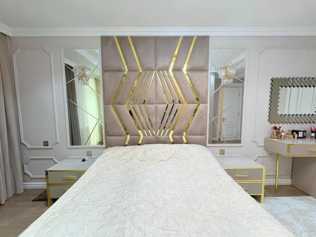 Satılır 3 otaqlı mənzil 181 m²