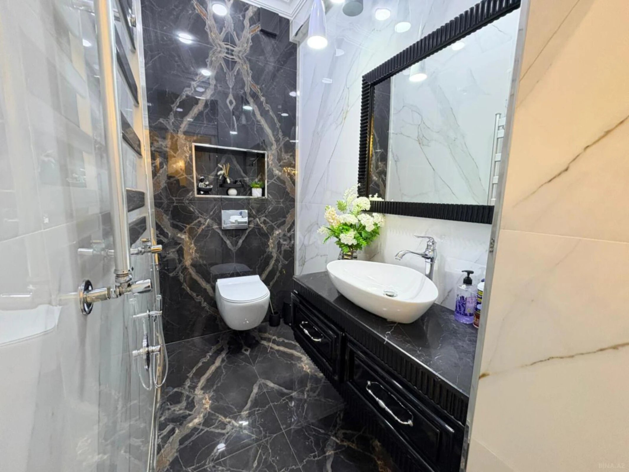 Satılır 3 otaqlı mənzil 181 m²