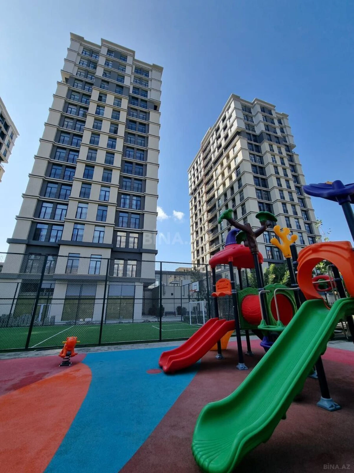 Satılır 4 otaqlı mənzil 177 m²