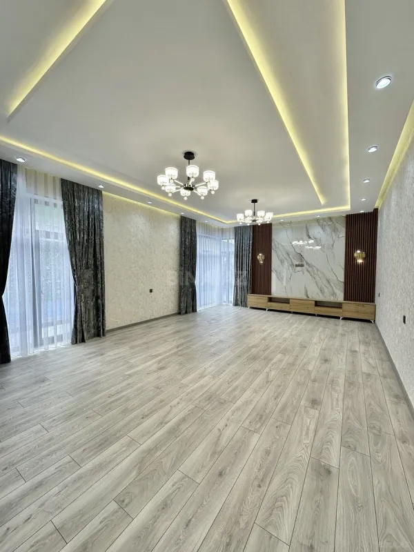Satılır 4 otaqlı həyət evi 194 m²