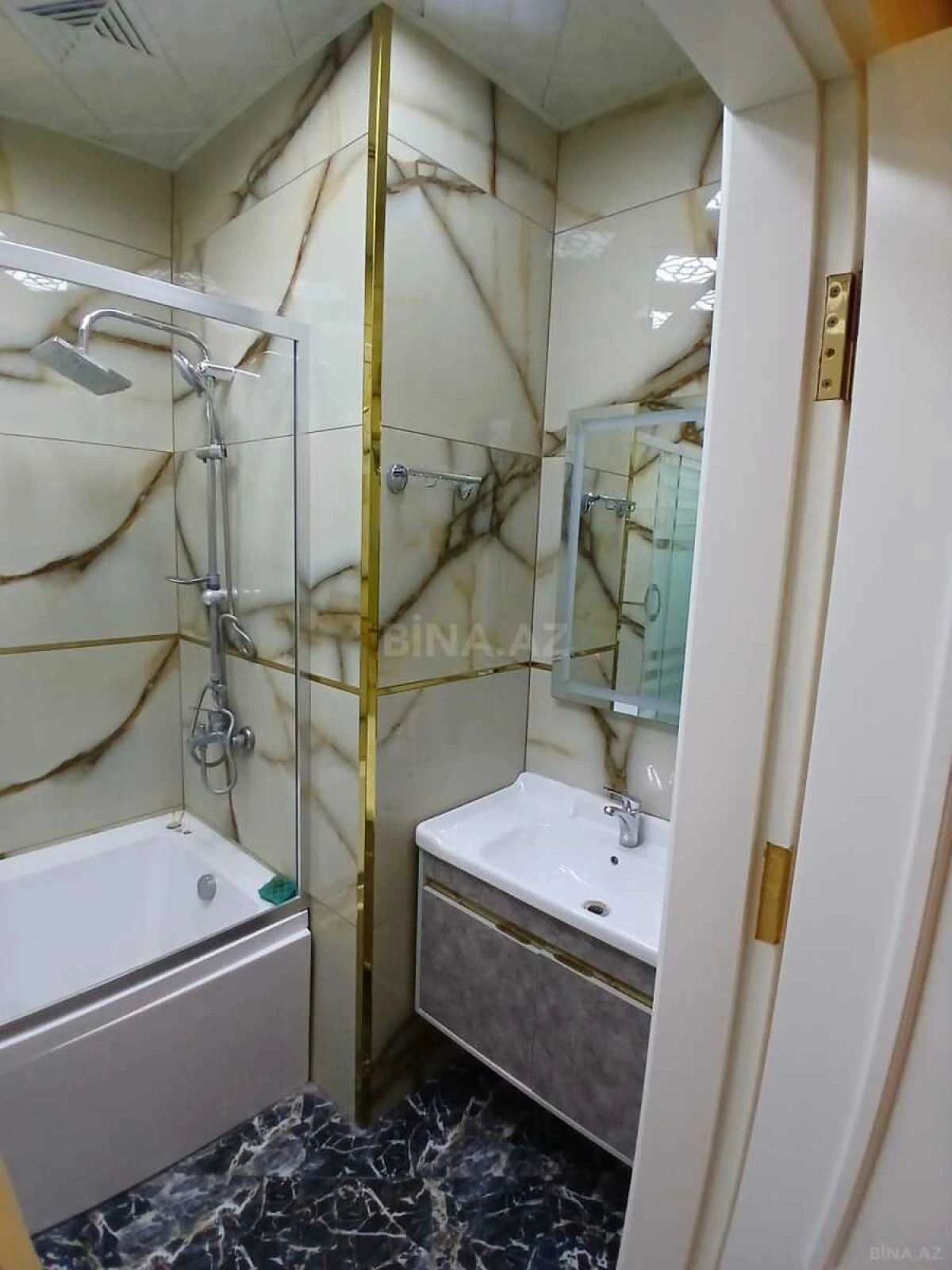 Kirayə verilir 2 otaqlı mənzil 90 m²