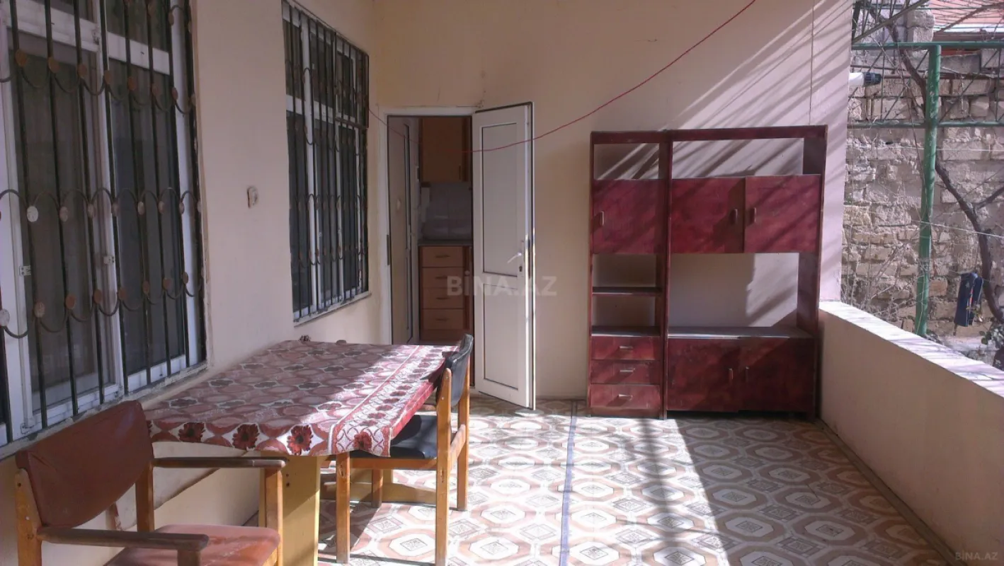 Satılır 5 otaqlı həyət evi 200 m²