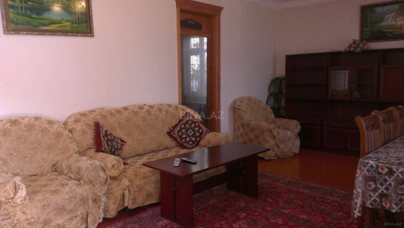 Satılır 5 otaqlı həyət evi 200 m²