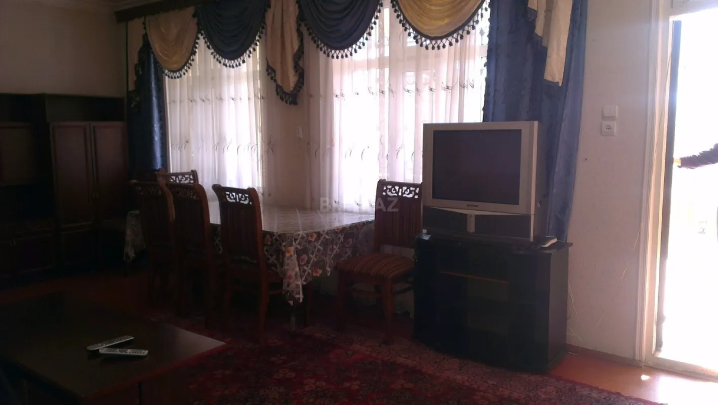 Satılır 5 otaqlı həyət evi 200 m²