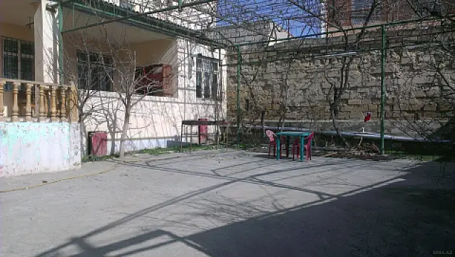 Satılır 5 otaqlı həyət evi 200 m²
