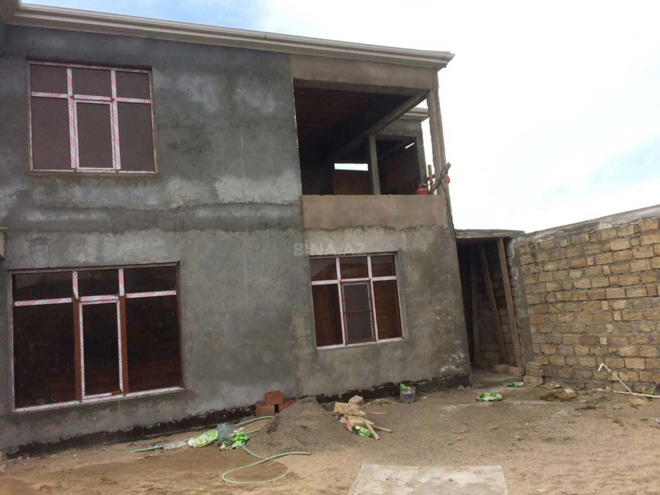 Satılır 7 otaqlı həyət evi 340 m²