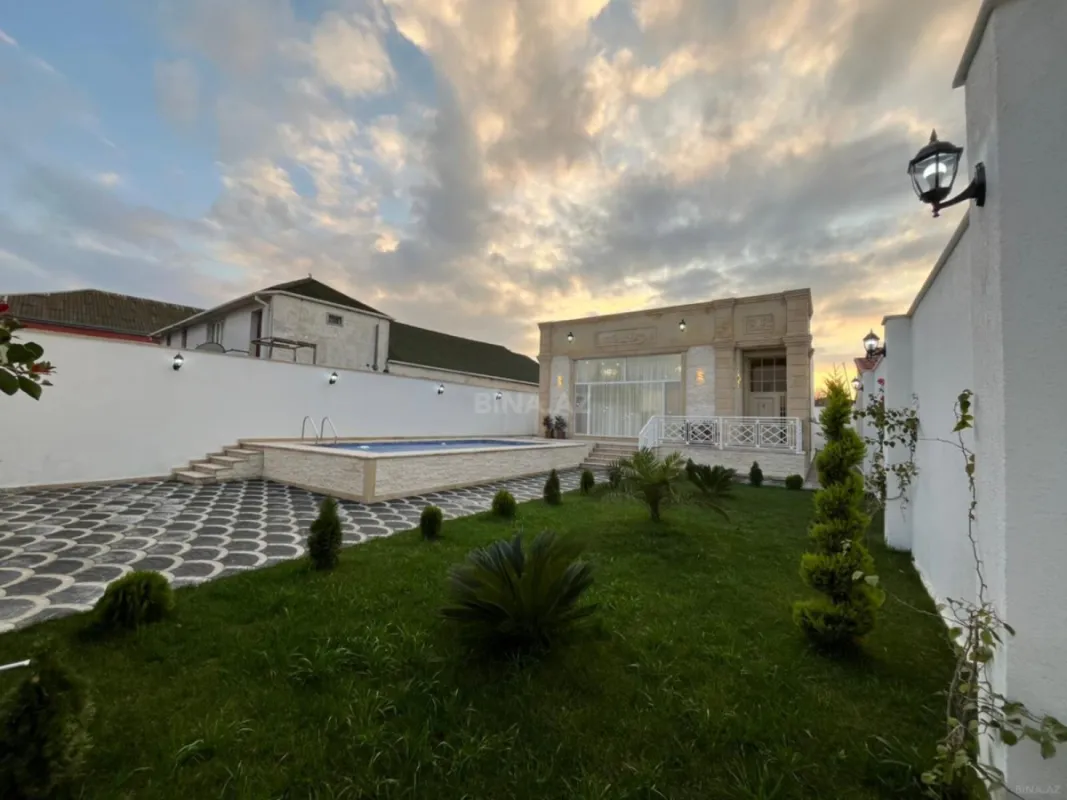 Satılır 4 otaqlı həyət evi 200 m²