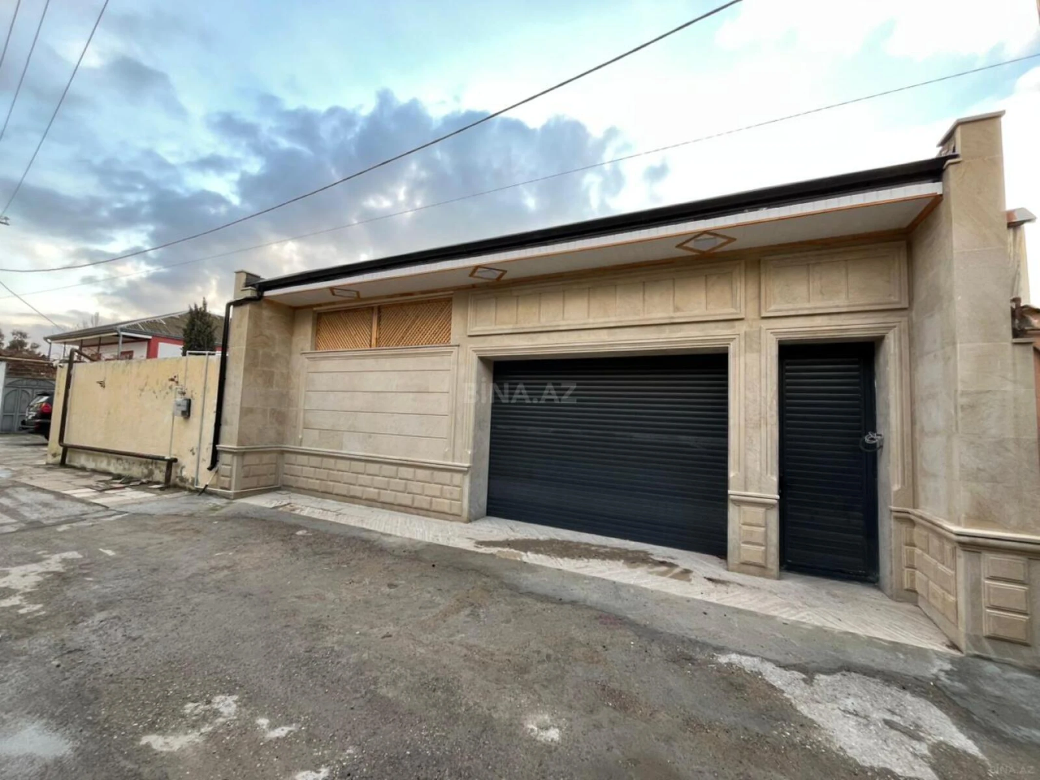 Satılır 4 otaqlı həyət evi 200 m²