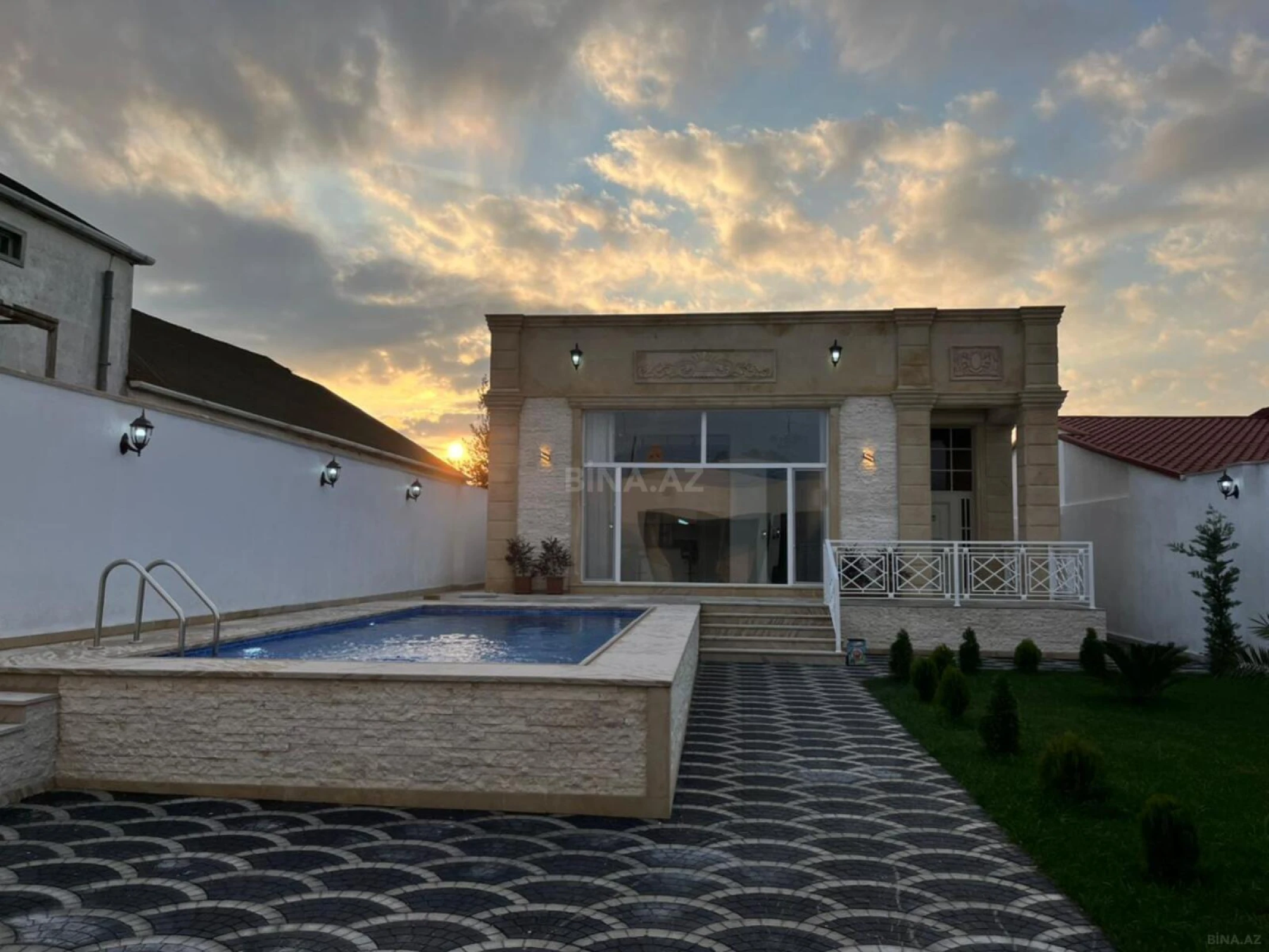 Satılır 4 otaqlı həyət evi 200 m²