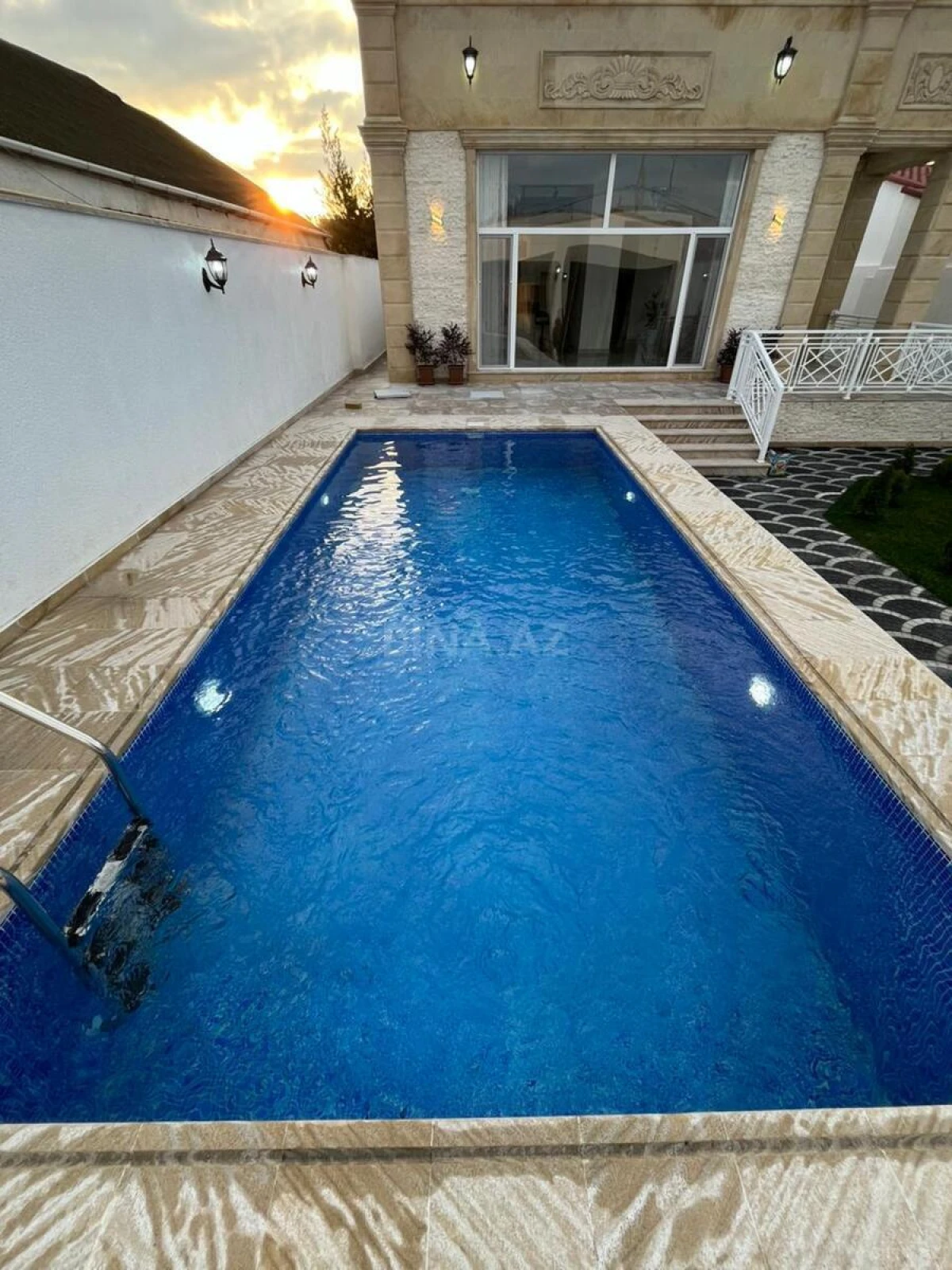 Satılır 4 otaqlı həyət evi 200 m²