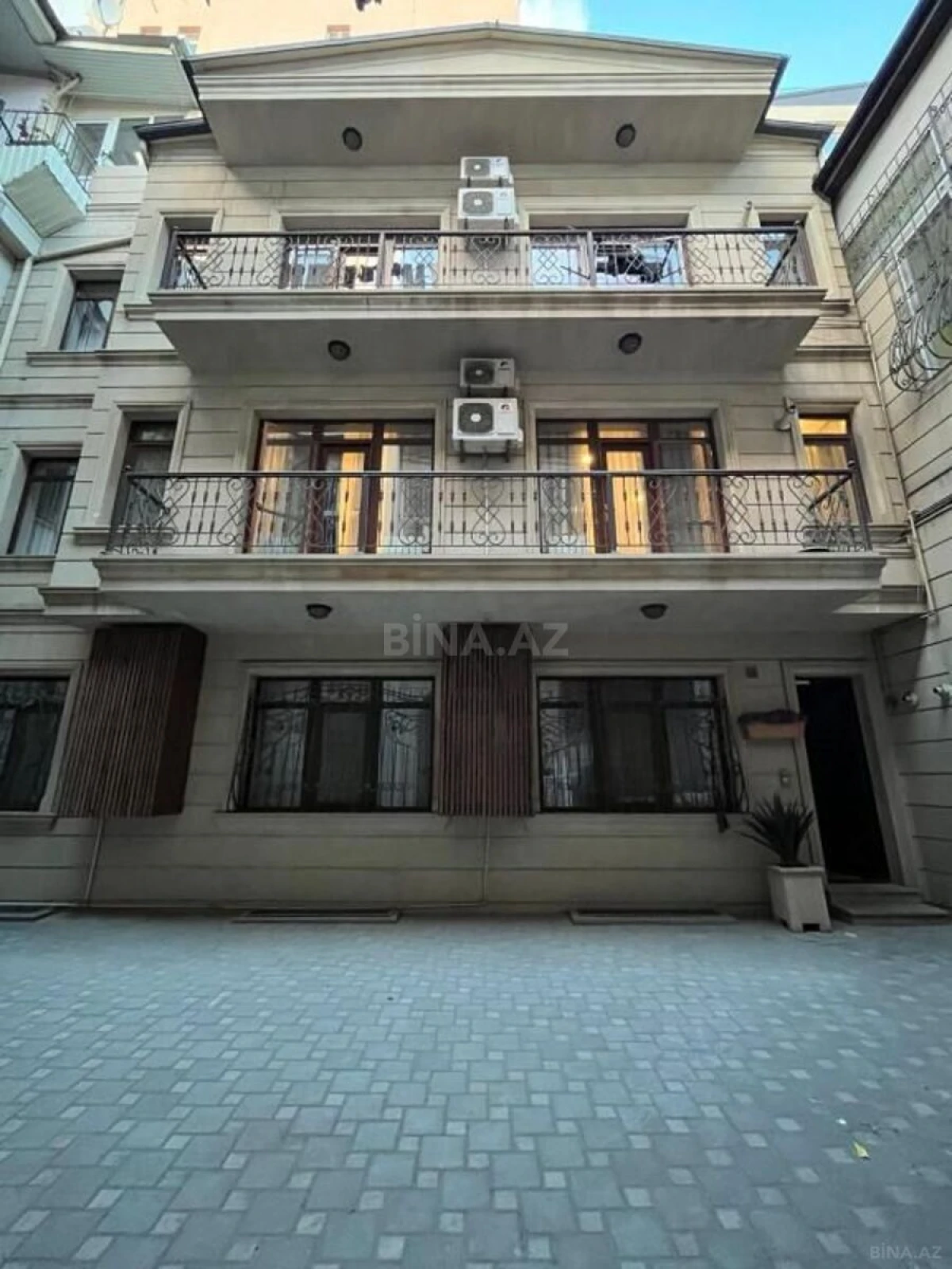 Kirayə verilir 2 otaqlı mənzil 90 m²