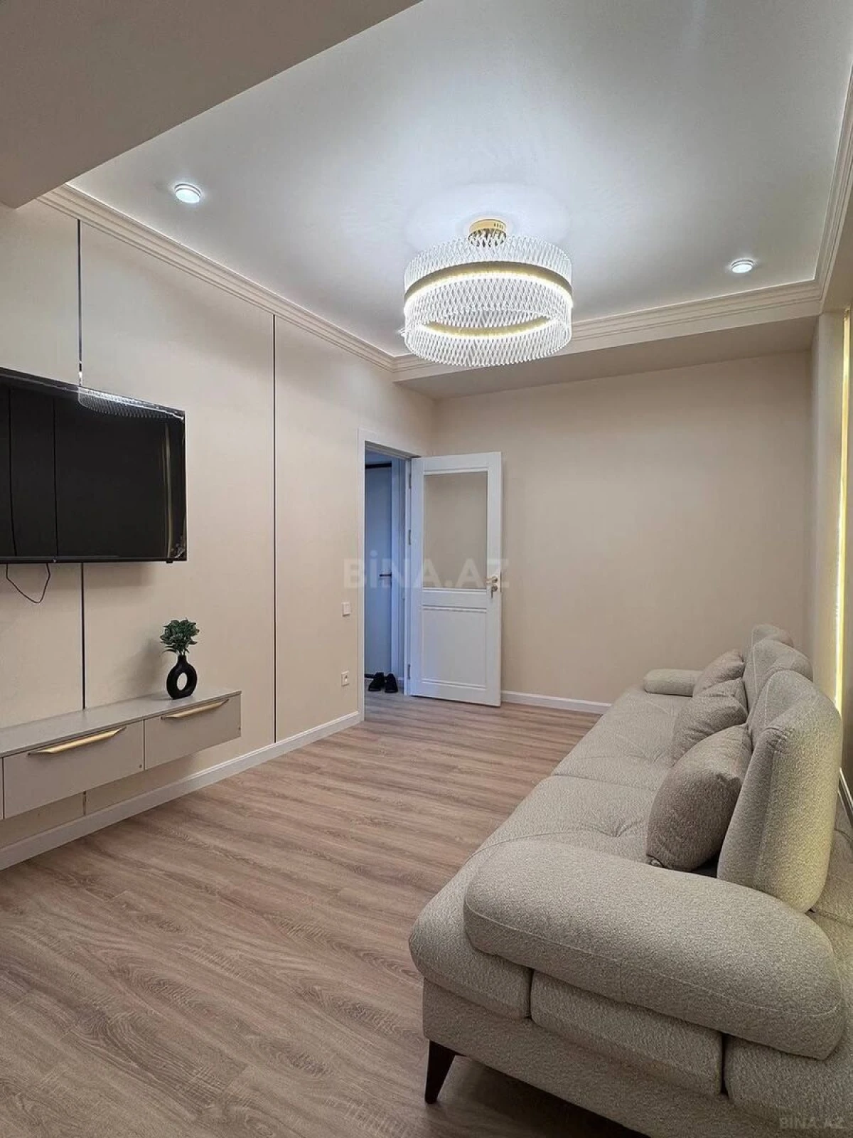 Kirayə verilir 2 otaqlı mənzil 62 m²